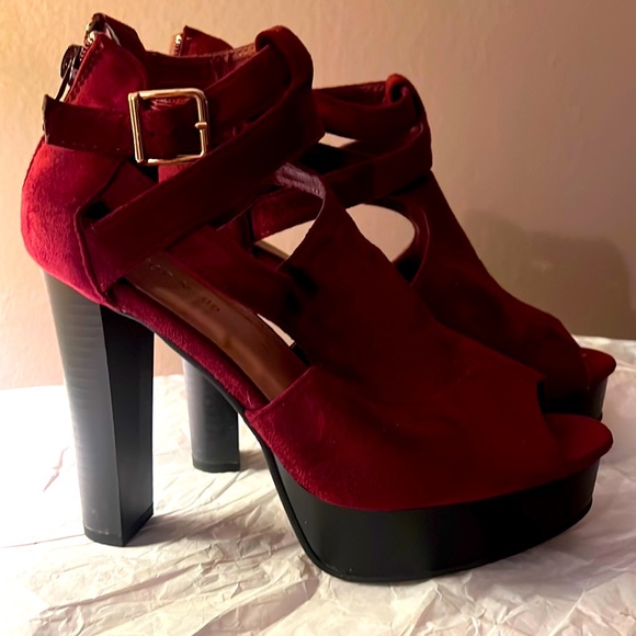 Shoes - Sexy heels size 6